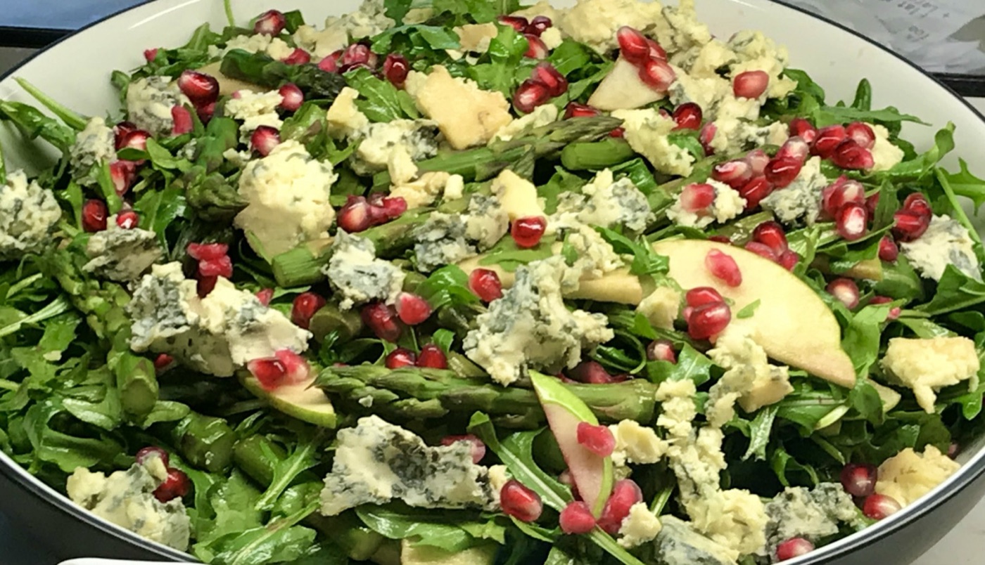 Rocket, asparagus and blue cheese salad with pomegranate